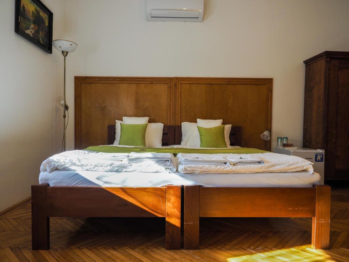 Mamutfenyo Panzio Bed & Breakfast Tata Exterior foto