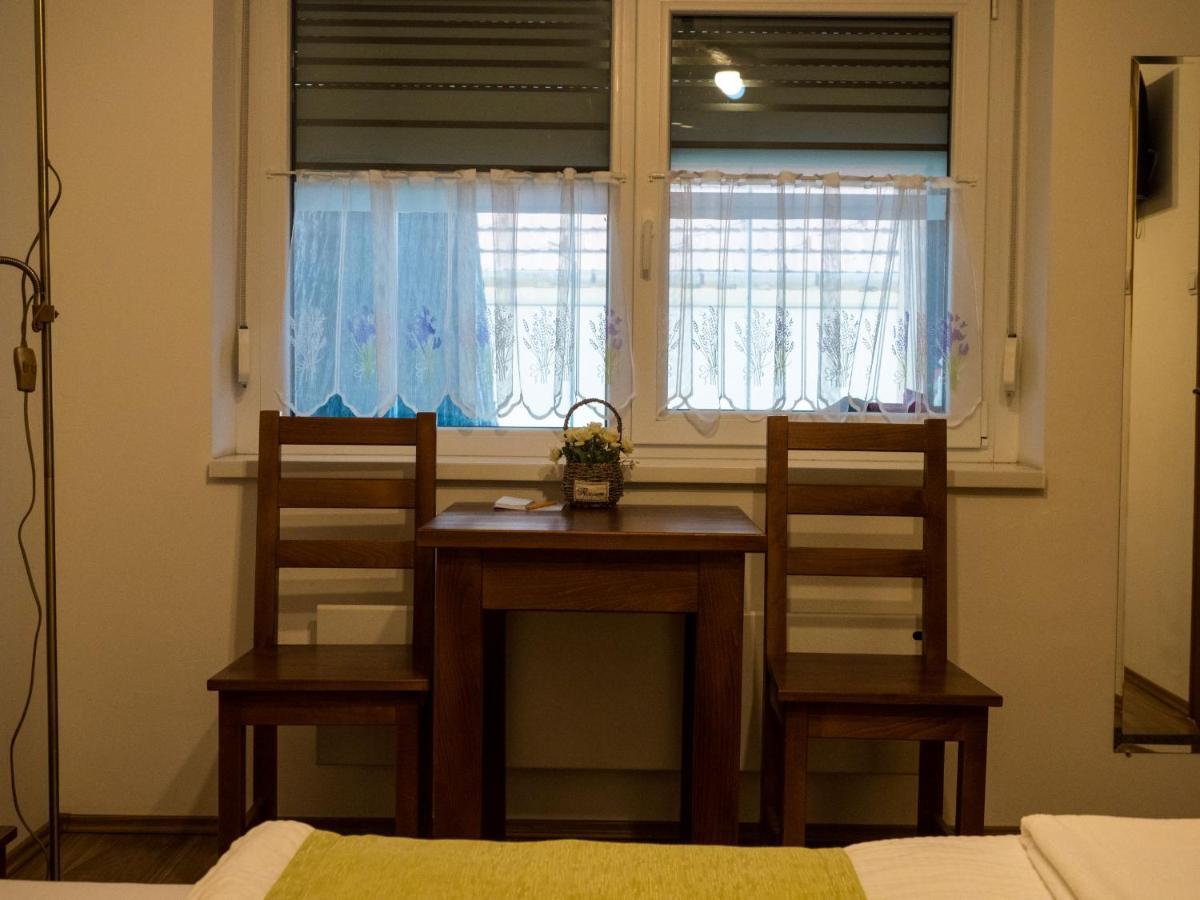 Mamutfenyo Panzio Bed & Breakfast Tata Exterior foto